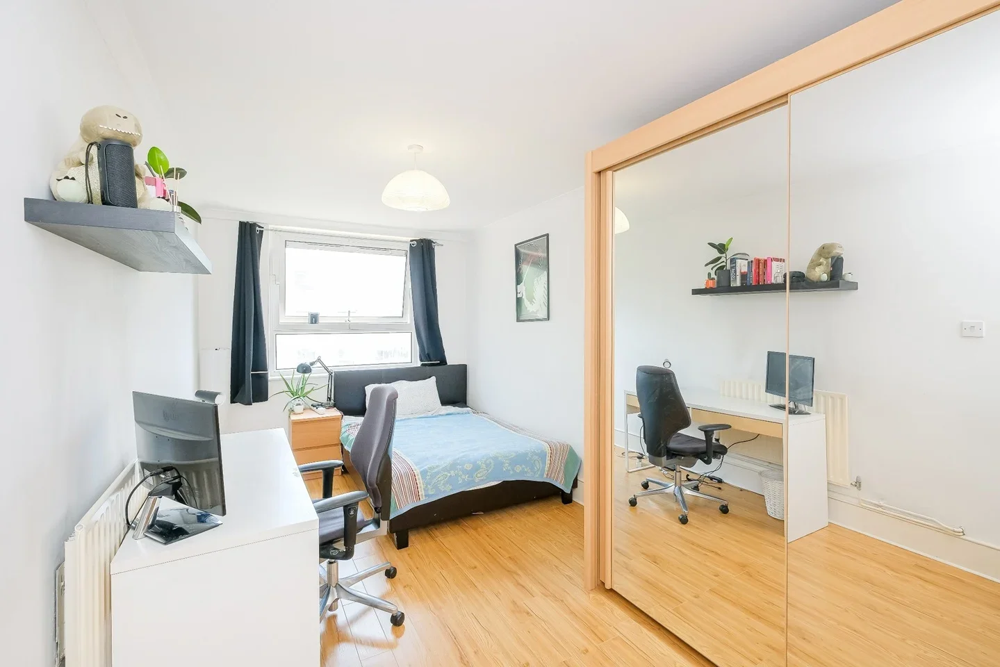 Flat Barleycorn Way in Greater London