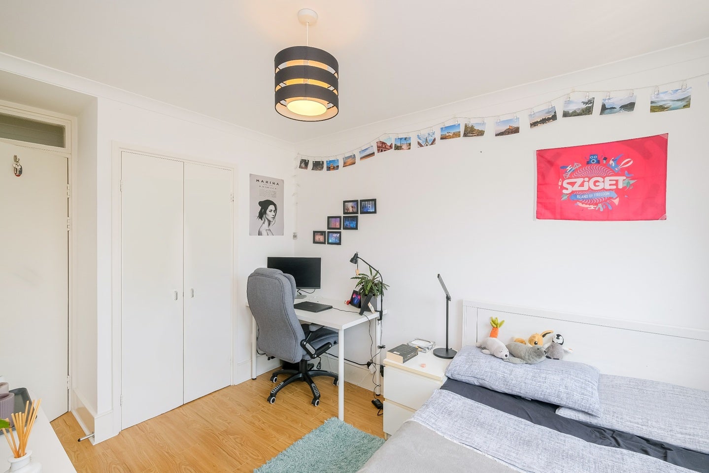 Flat Barleycorn Way in Greater London