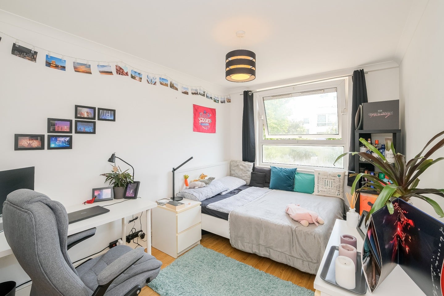 Flat Barleycorn Way in Greater London