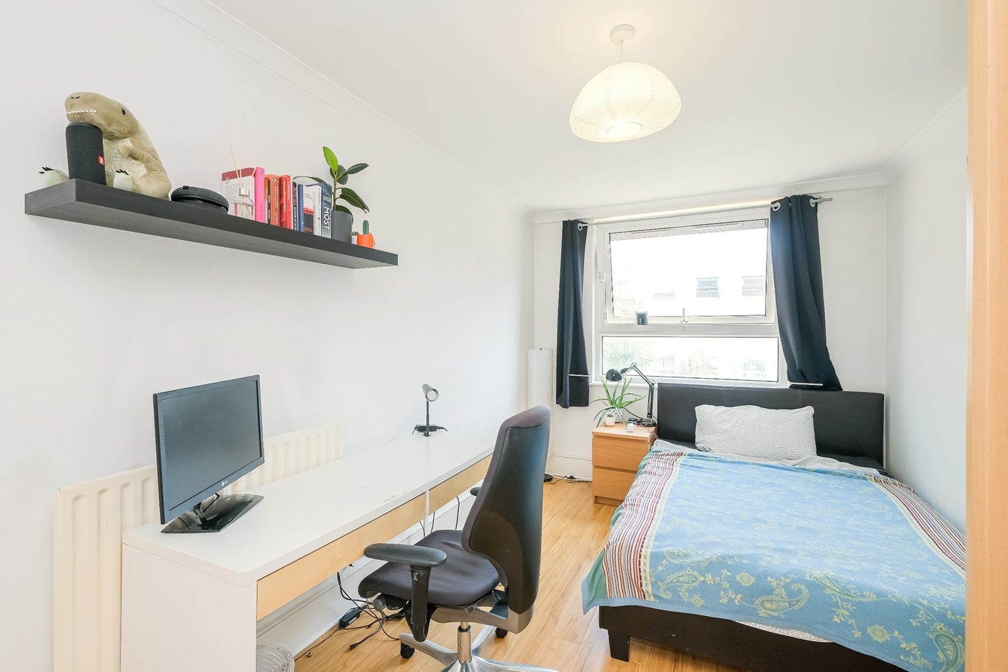 Flat Barleycorn Way in Greater London