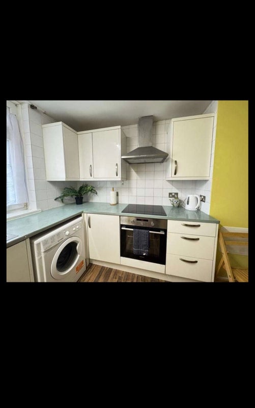 Room Glengarnock Avenue in Greater London