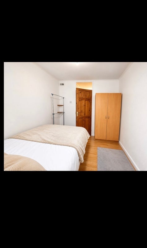 Room Glengarnock Avenue in Greater London