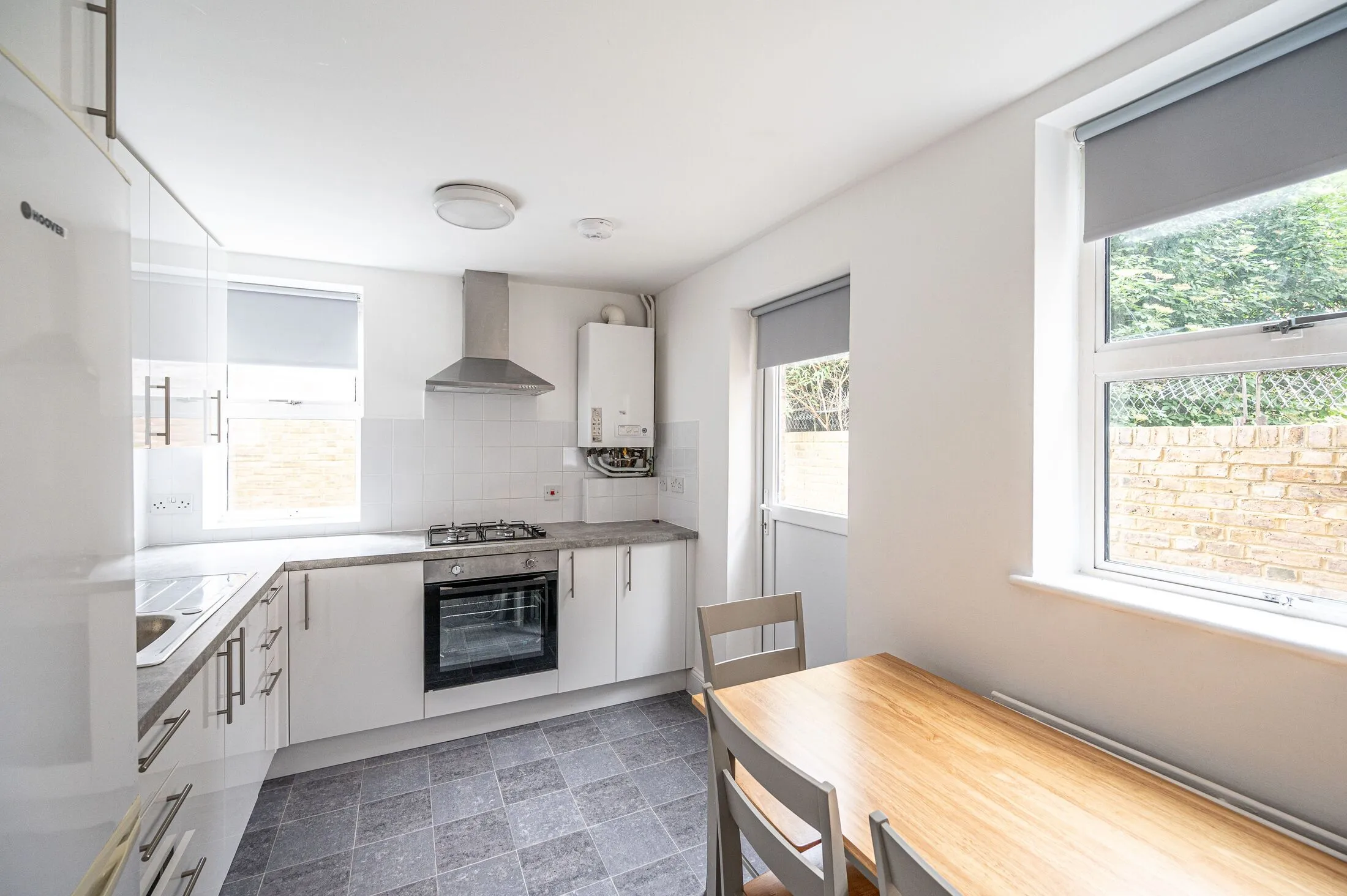 Flat Rosemont Road in Greater London