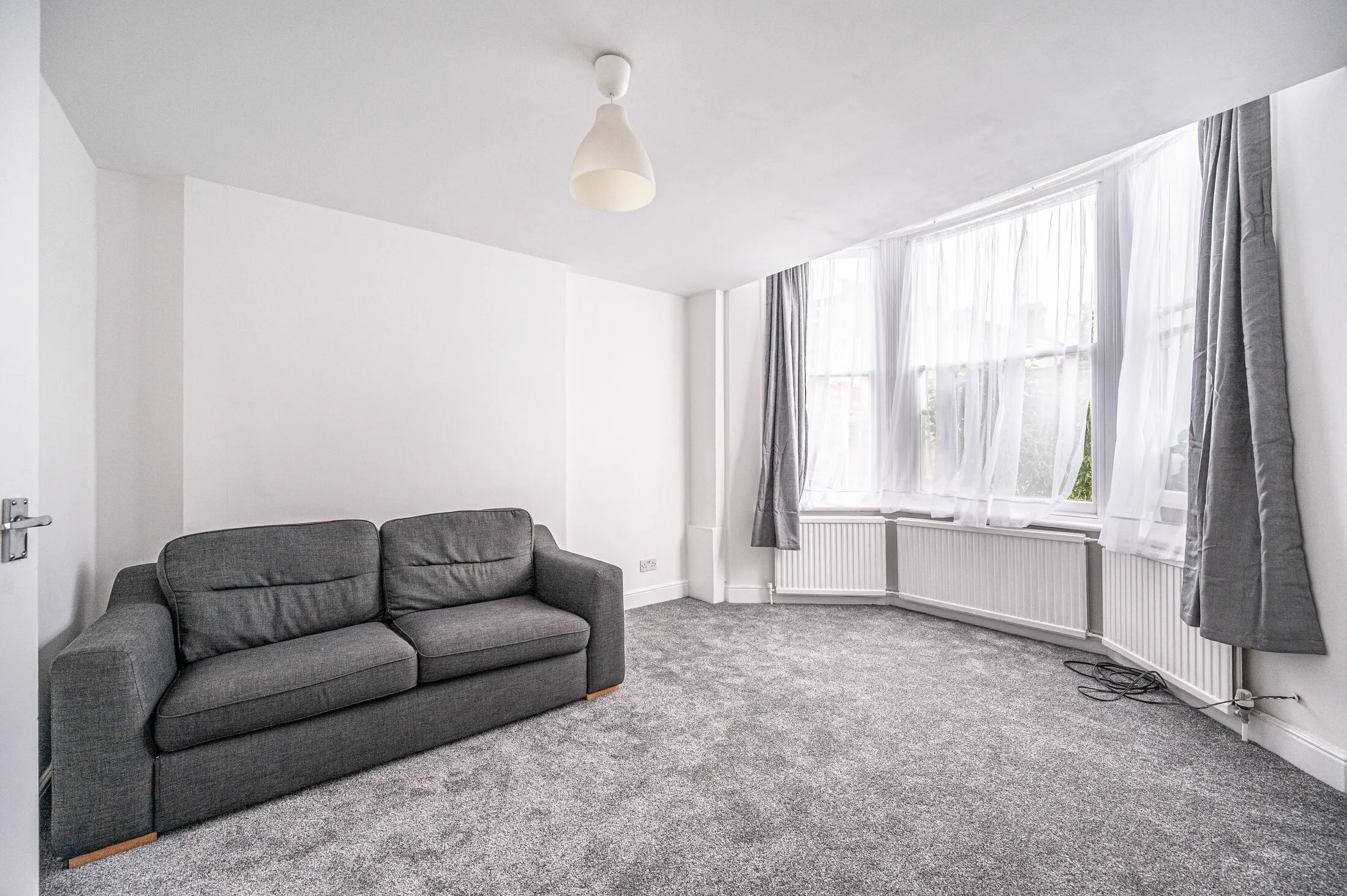 Flat Rosemont Road in Greater London