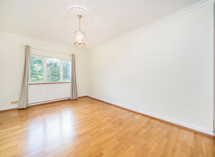 House Ballard Close in Greater London