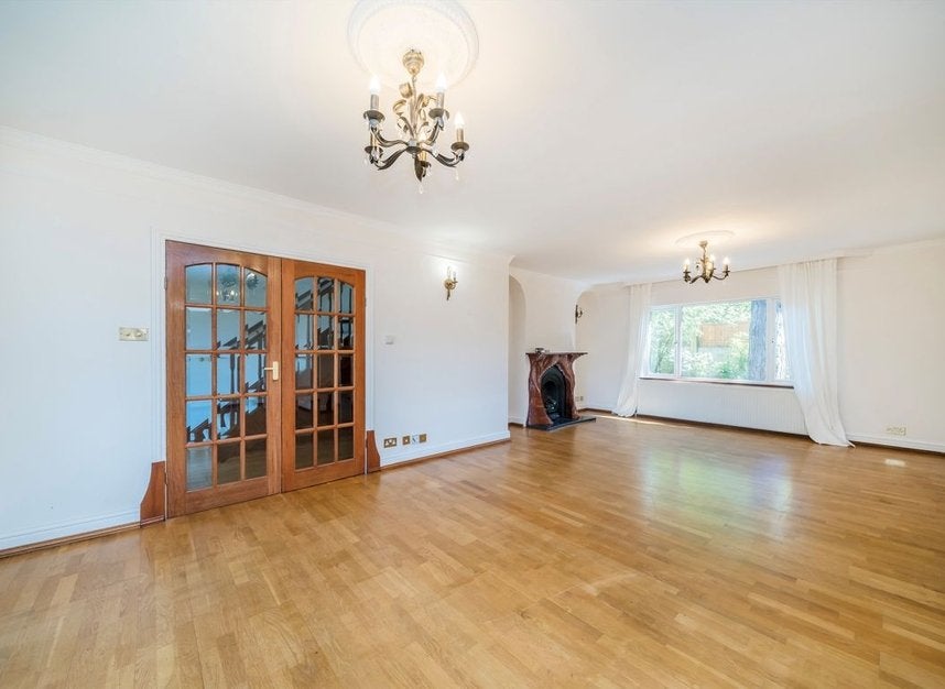 House Ballard Close in Greater London