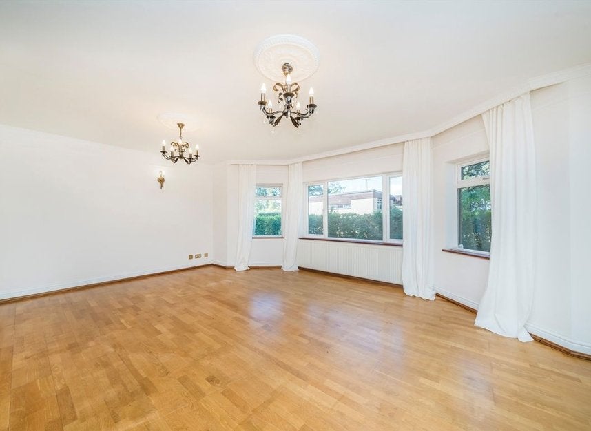 House Ballard Close in Greater London