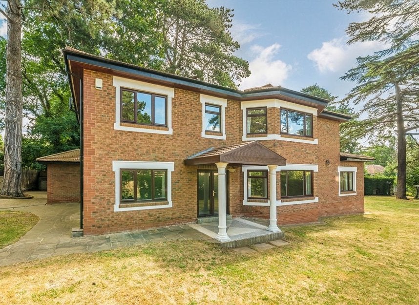 House Ballard Close in Greater London