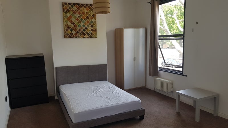 Room Breakspears Road in Greater London