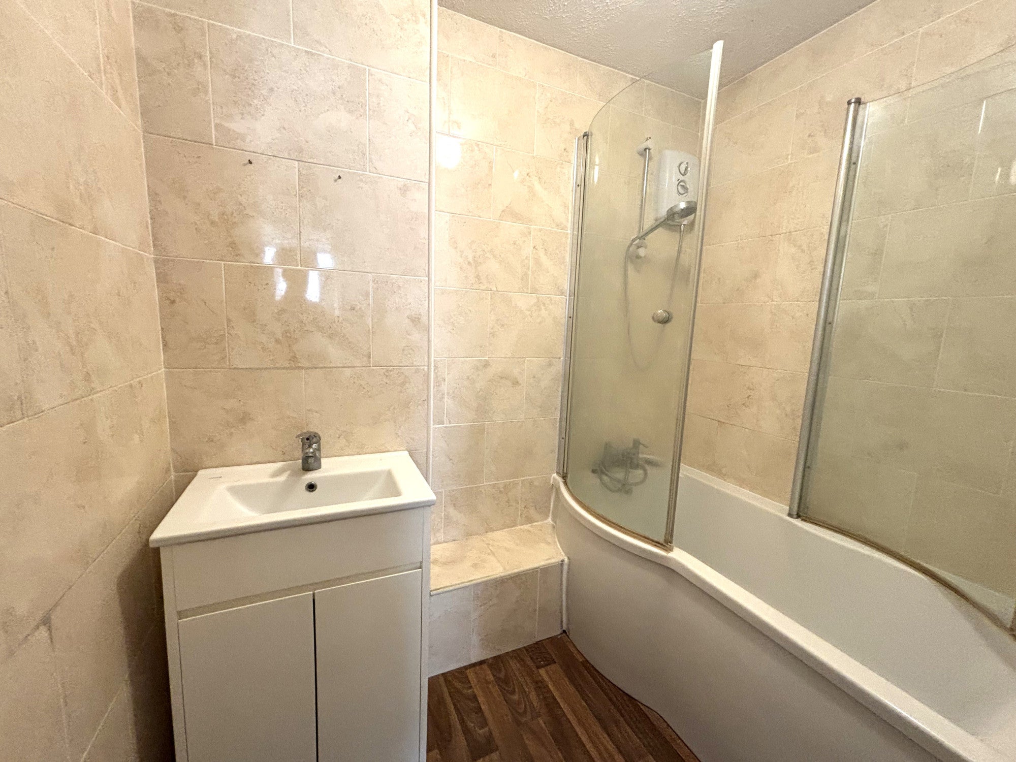 Flat Foxgrove Road in Greater London