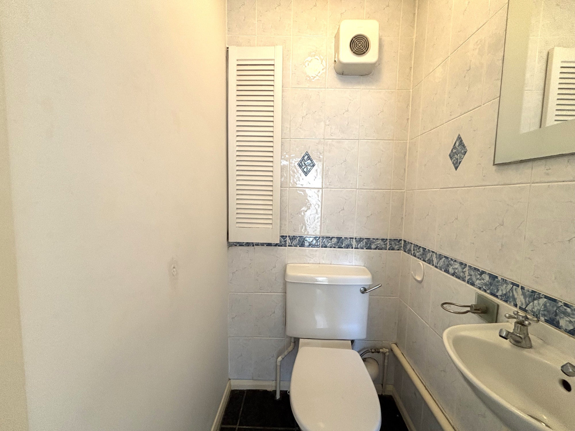 Flat Foxgrove Road in Greater London