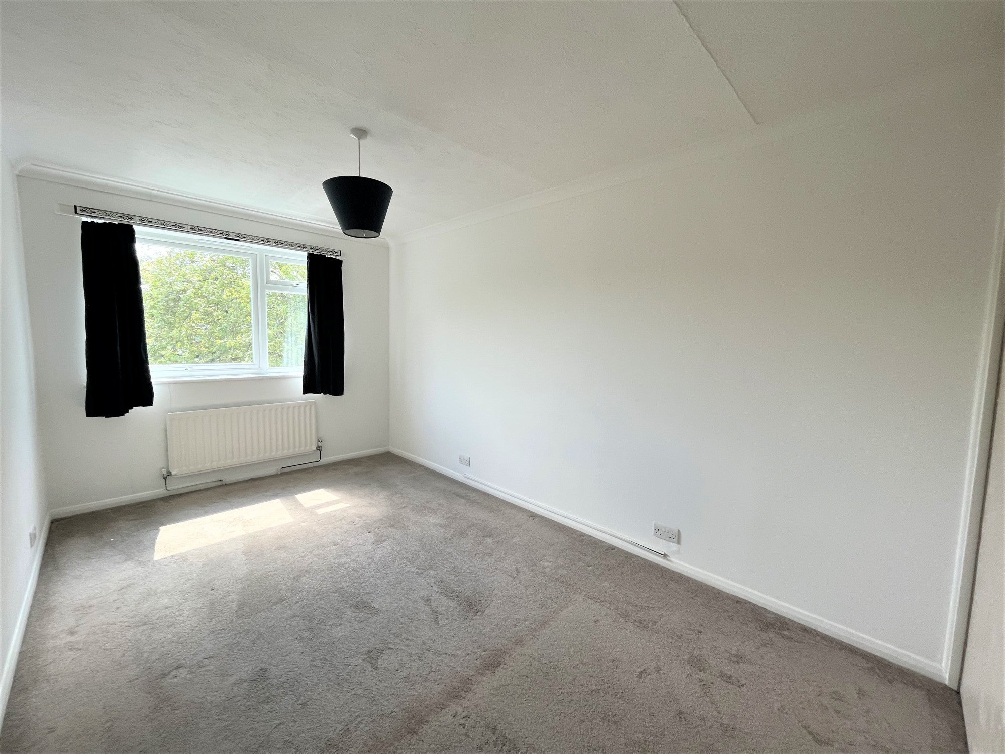 Flat Foxgrove Road in Greater London