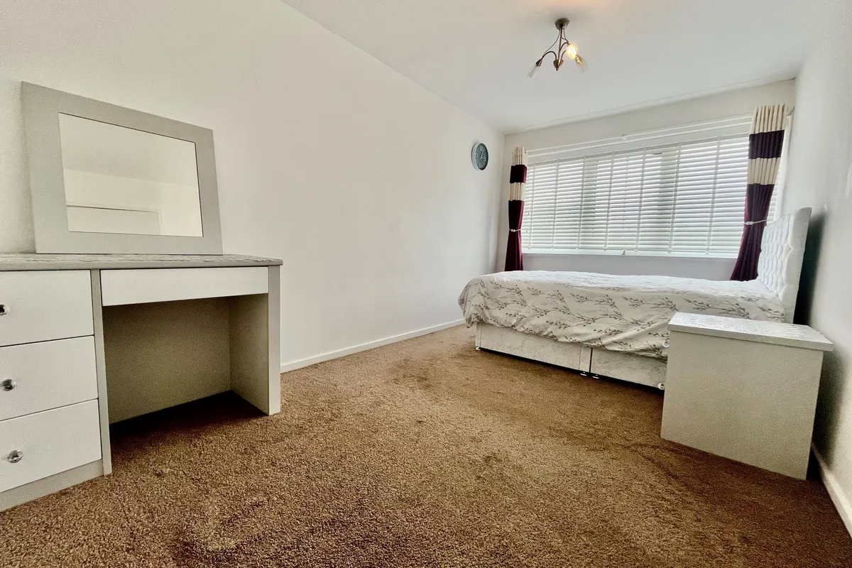 House Cedar Close in Leeds