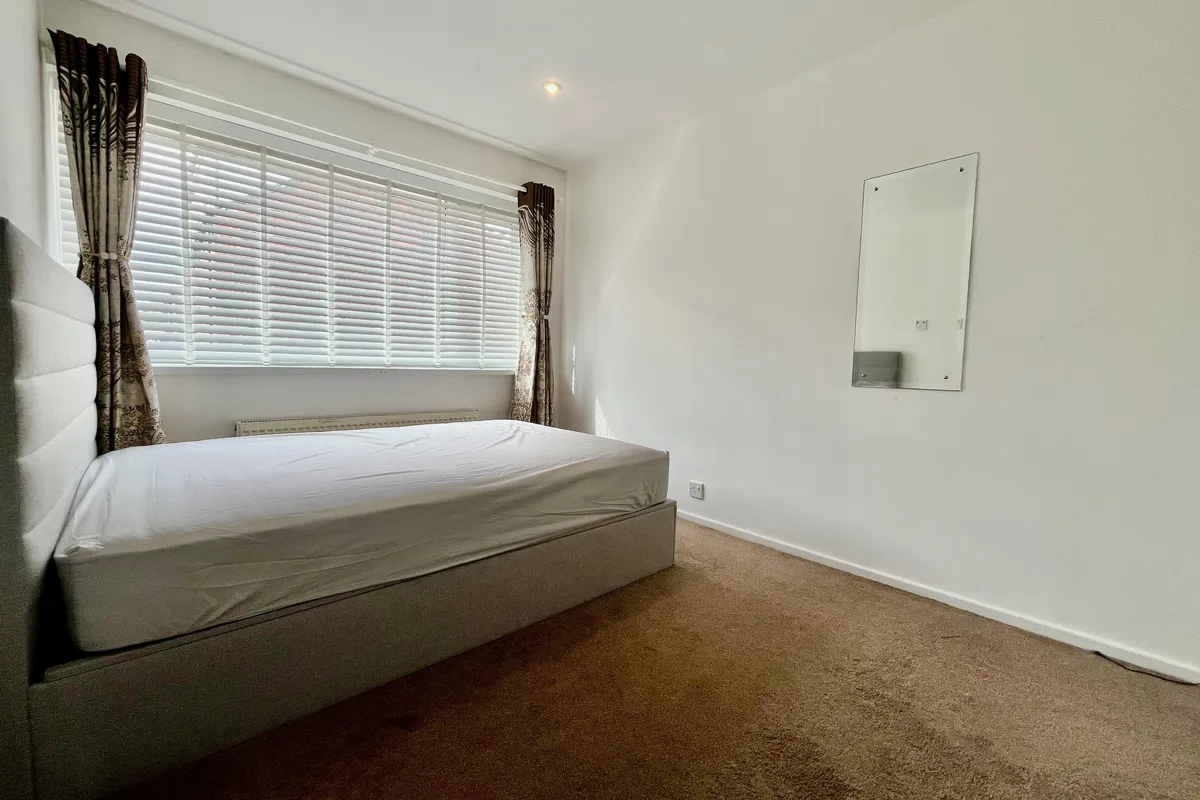 House Cedar Close in Leeds