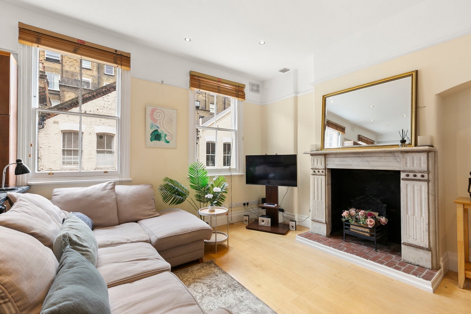 Flat Astwood Mews in Greater London