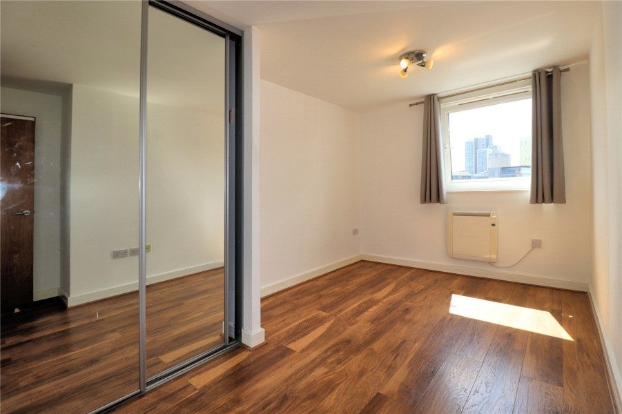 Flat Victoria Way in Woking