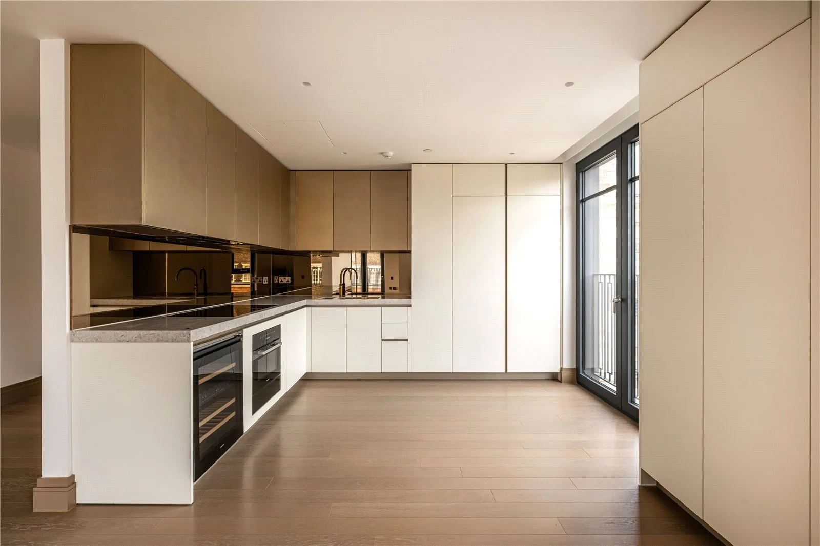Flat Draycott Avenue in Greater London