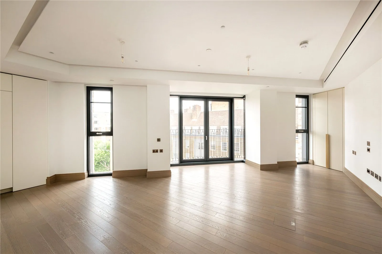 Flat Draycott Avenue in Greater London