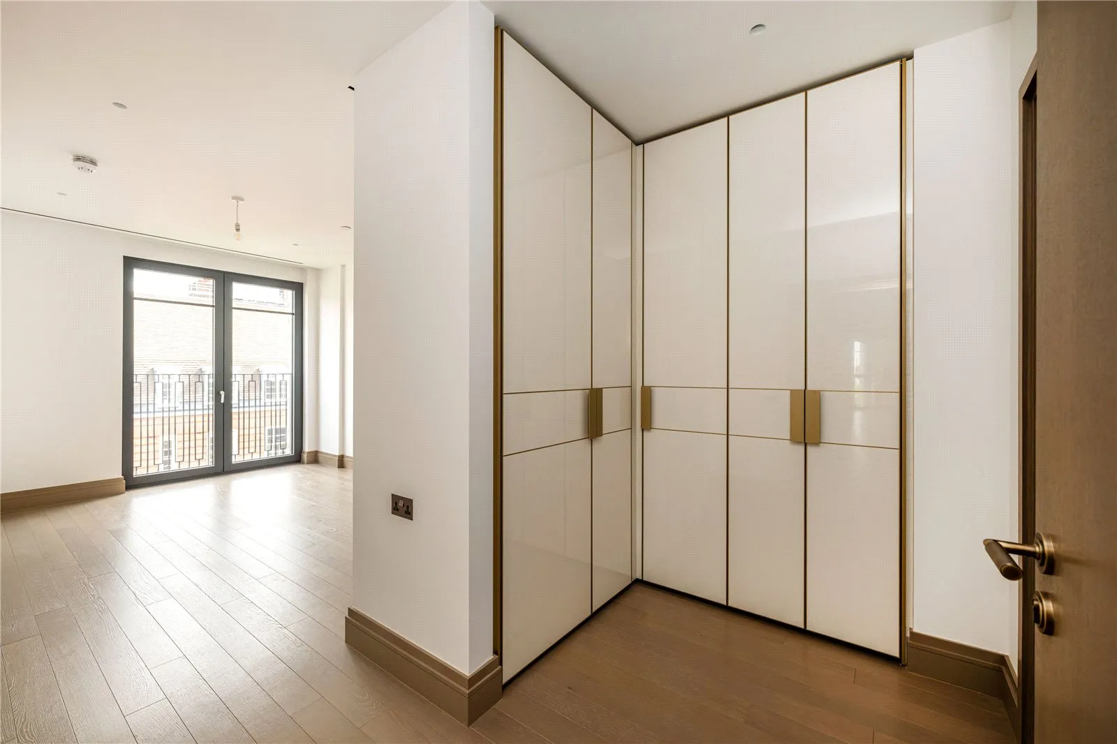 Flat Draycott Avenue in Greater London