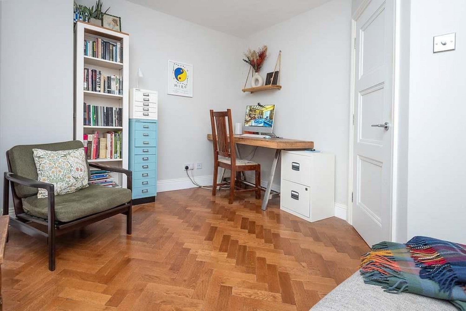Flat Botolph Alley in City of London