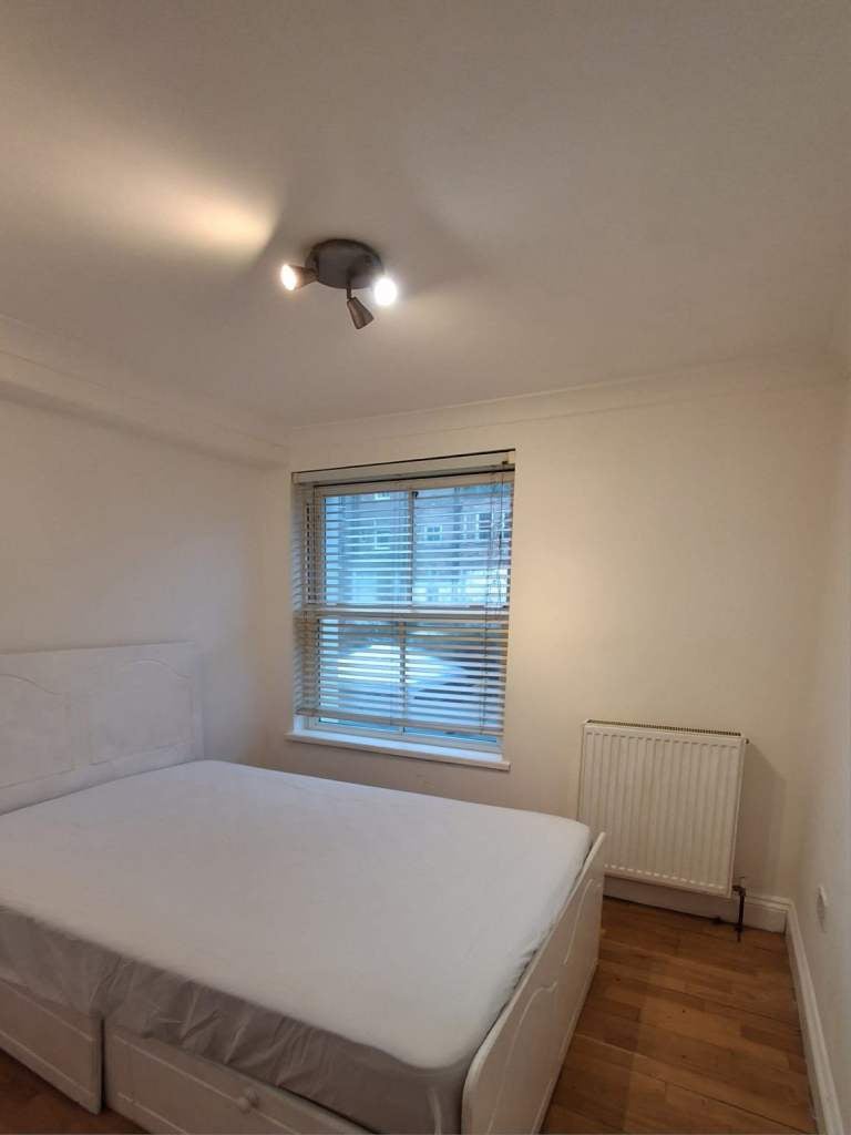 Room Holland Road in Greater London