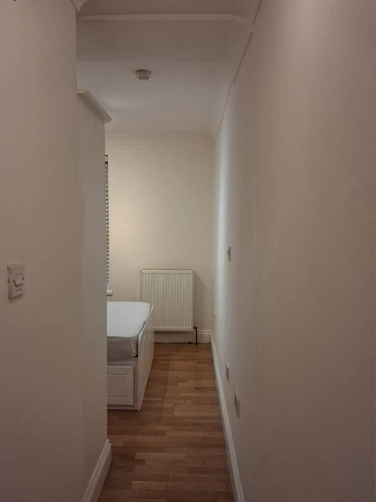 Room Holland Road in Greater London