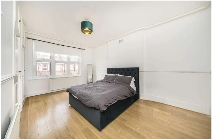 Flat Ambleside Avenue in Greater London
