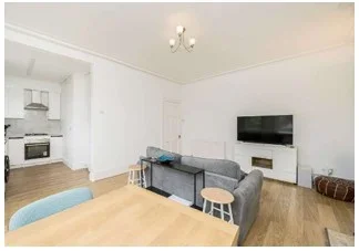 Flat Ambleside Avenue in Greater London
