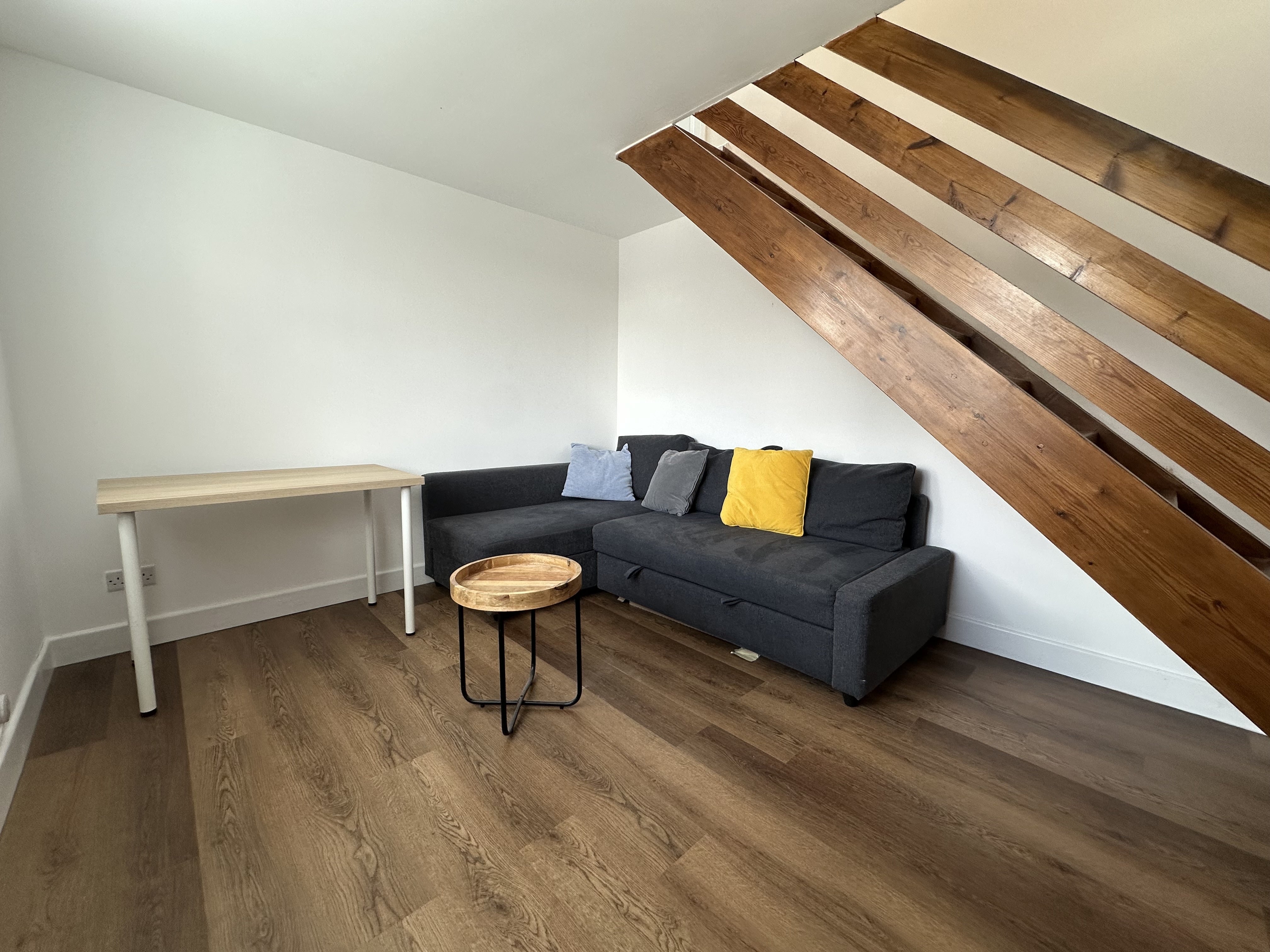 House Stonehouse Close in Warwick