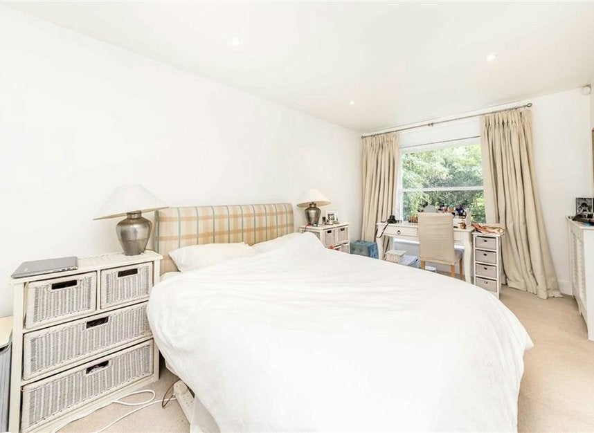 Flat Collingham Road in Greater London