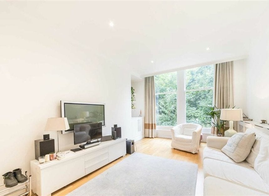 Flat Collingham Road in Greater London