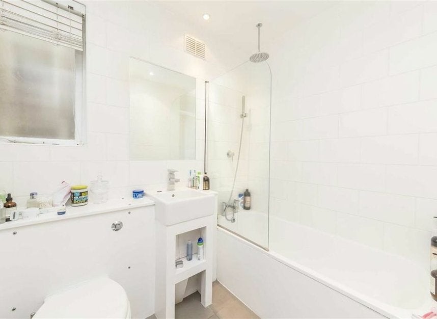 Flat Collingham Road in Greater London