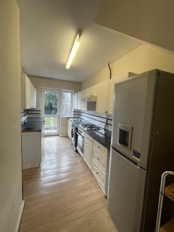 Room Tiverton Drive in Greater London