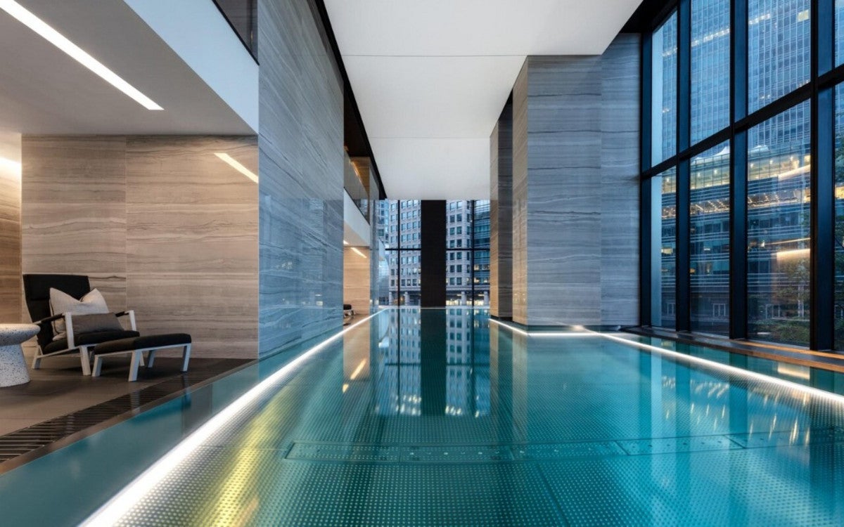 Flat South Quay Plaza in London