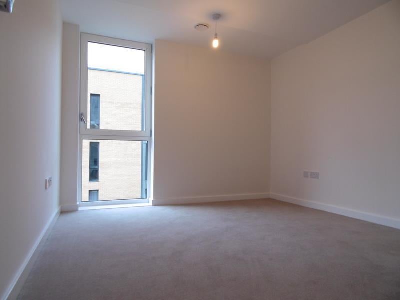 Flat Baltic Avenue in London