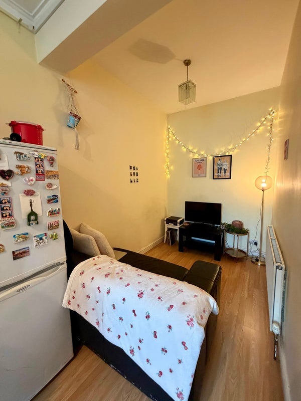 Room Finchley Road in Greater London