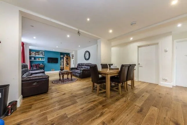 Flat Catherine Road in Greater London