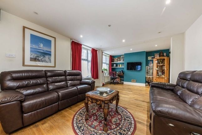 Flat Catherine Road in Greater London
