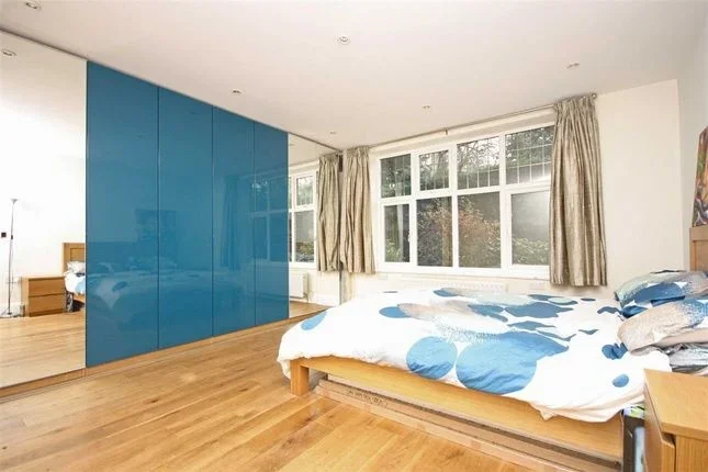 Flat Catherine Road in Greater London