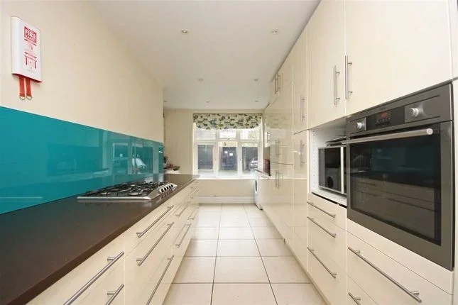 Flat Catherine Road in Greater London