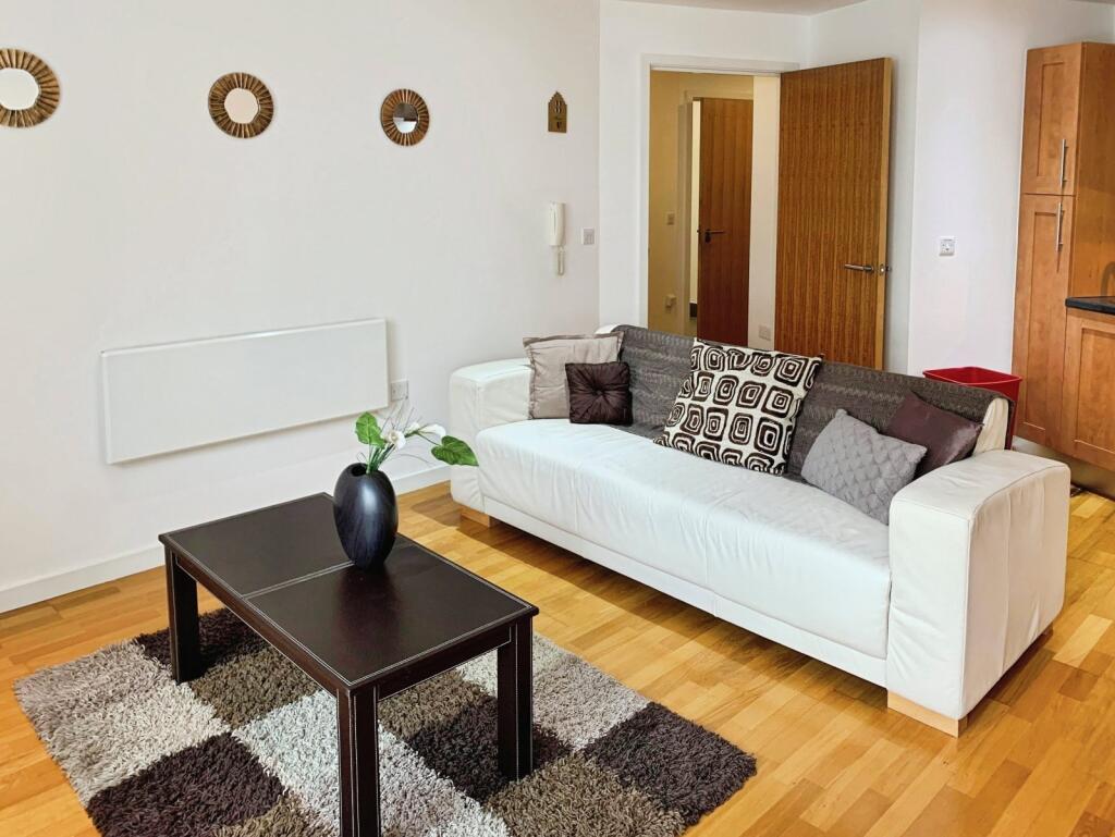 Flat Grant Road in Greater London