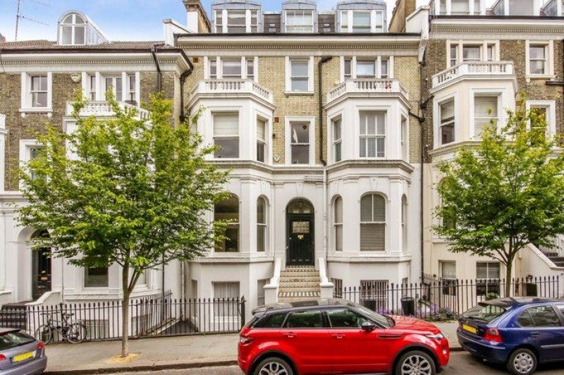 Flat Campden Hill Gardens in Greater London
