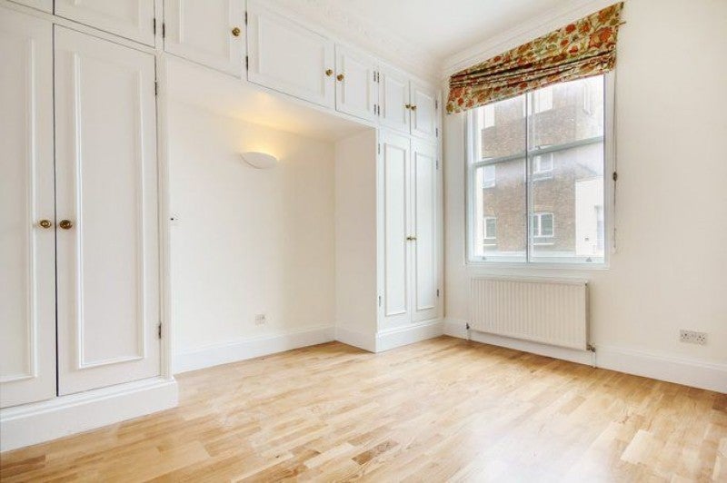 Flat Campden Hill Gardens in Greater London