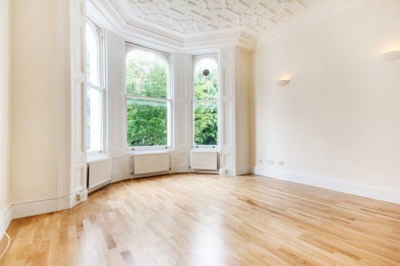 Flat Campden Hill Gardens in Greater London