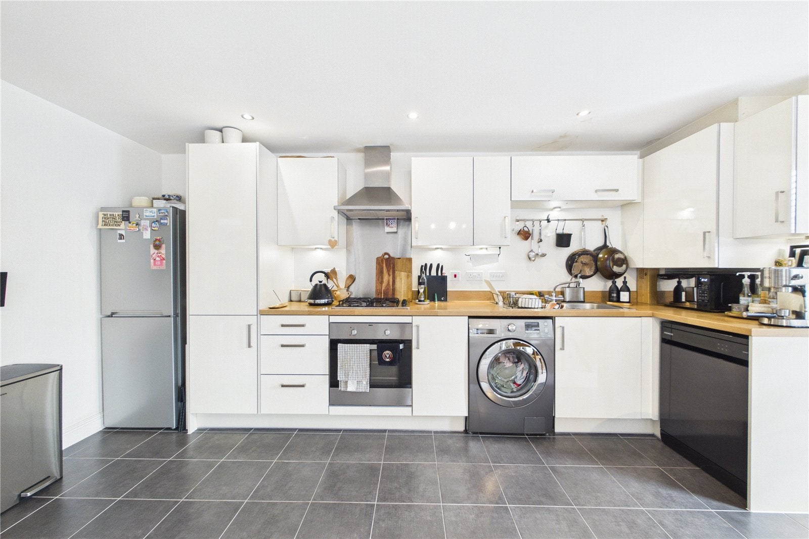 Flat Fullbrook Avenue in Spencers Wood