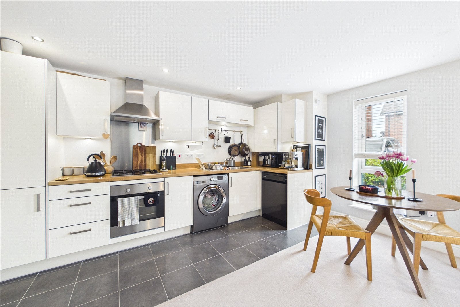 Flat Fullbrook Avenue in Spencers Wood
