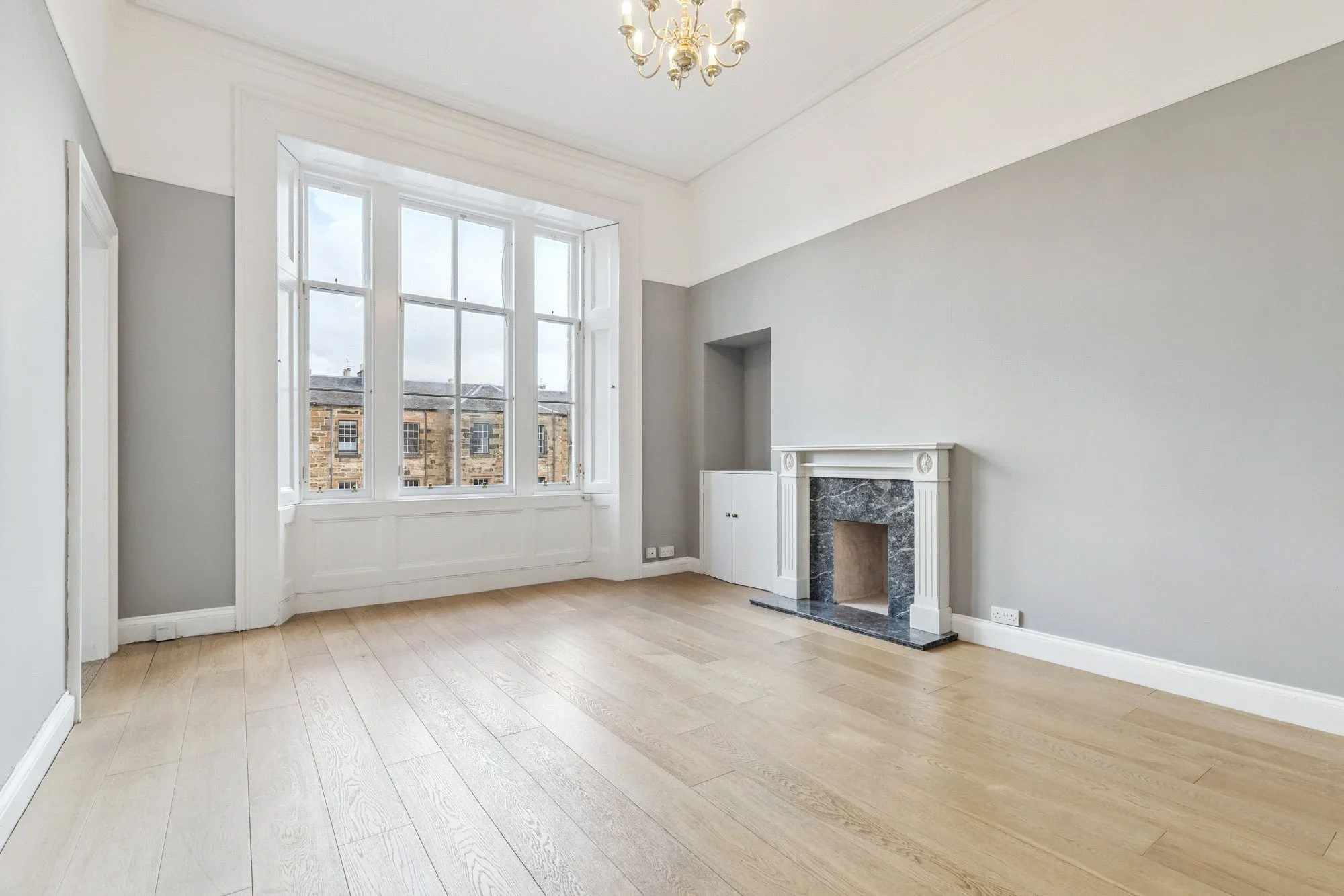Flat Buckingham Terrace in Glasgow