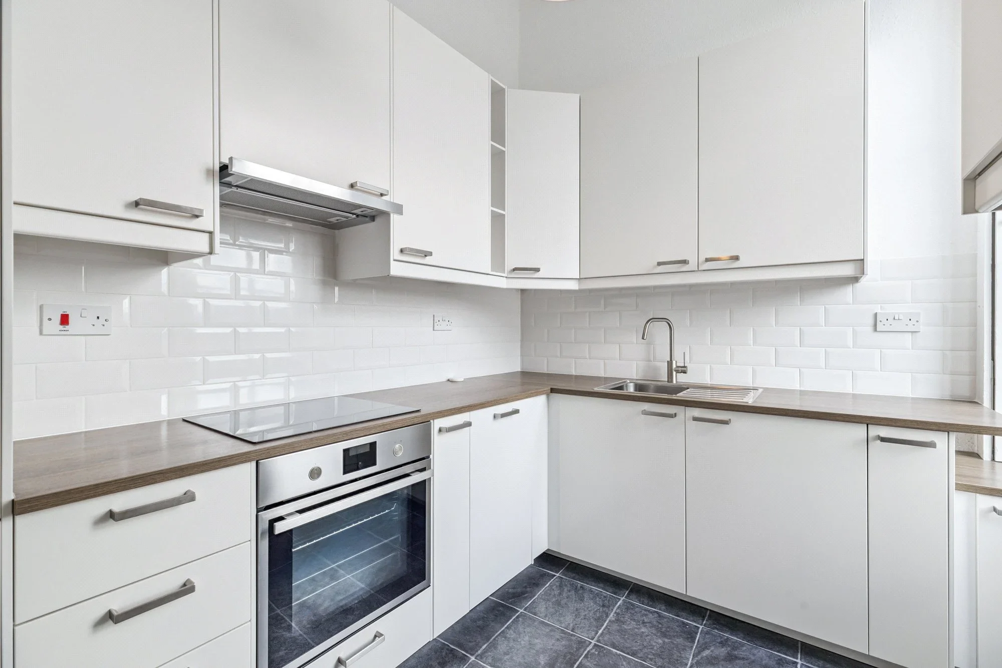 Flat Buckingham Terrace in Glasgow
