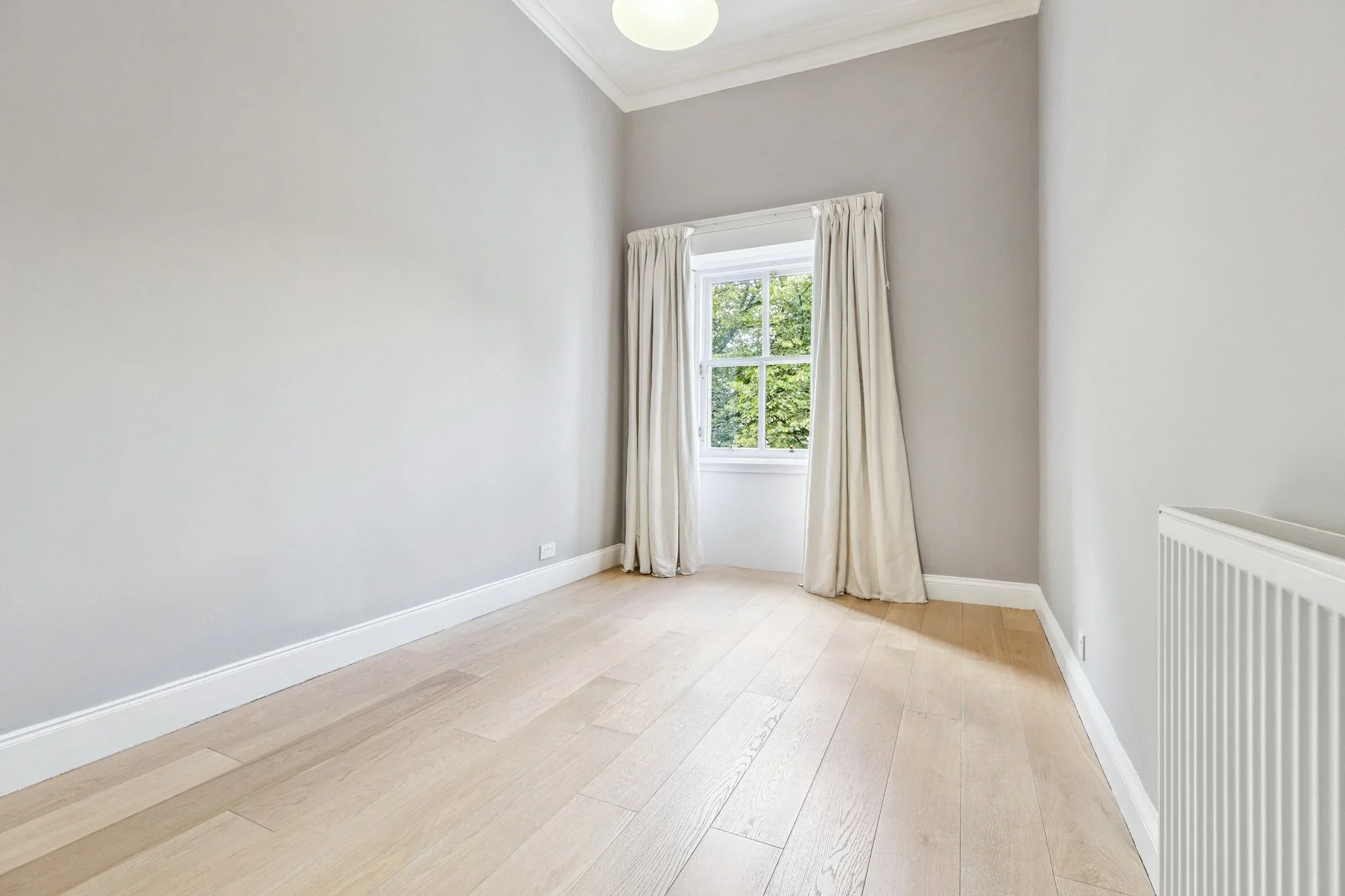 Flat Buckingham Terrace in Glasgow