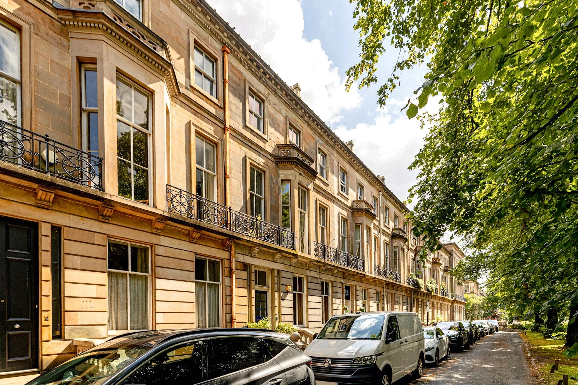 Flat Buckingham Terrace in Glasgow